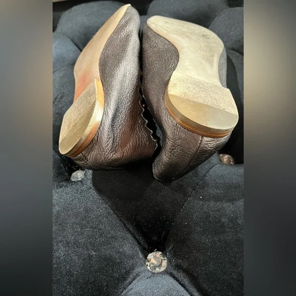 Chloe Shimmering Silver Scalloped Flats - Picture 13 of 14